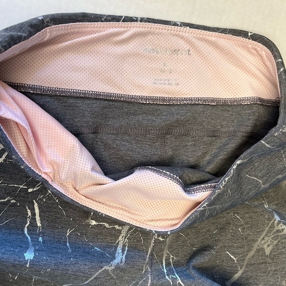 Marika grey & silver crop workout legging w/inner waist pocketSz-XL(16-18).  Q14 - Picture 9 of 9